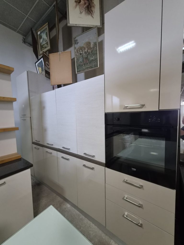 Cucina Completa Di Elettrodomestici Usata 1095