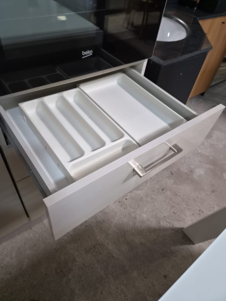 Cucina Completa Di Elettrodomestici Usata 1095