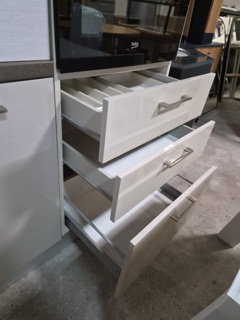 Cucina Completa Di Elettrodomestici Usata 1095
