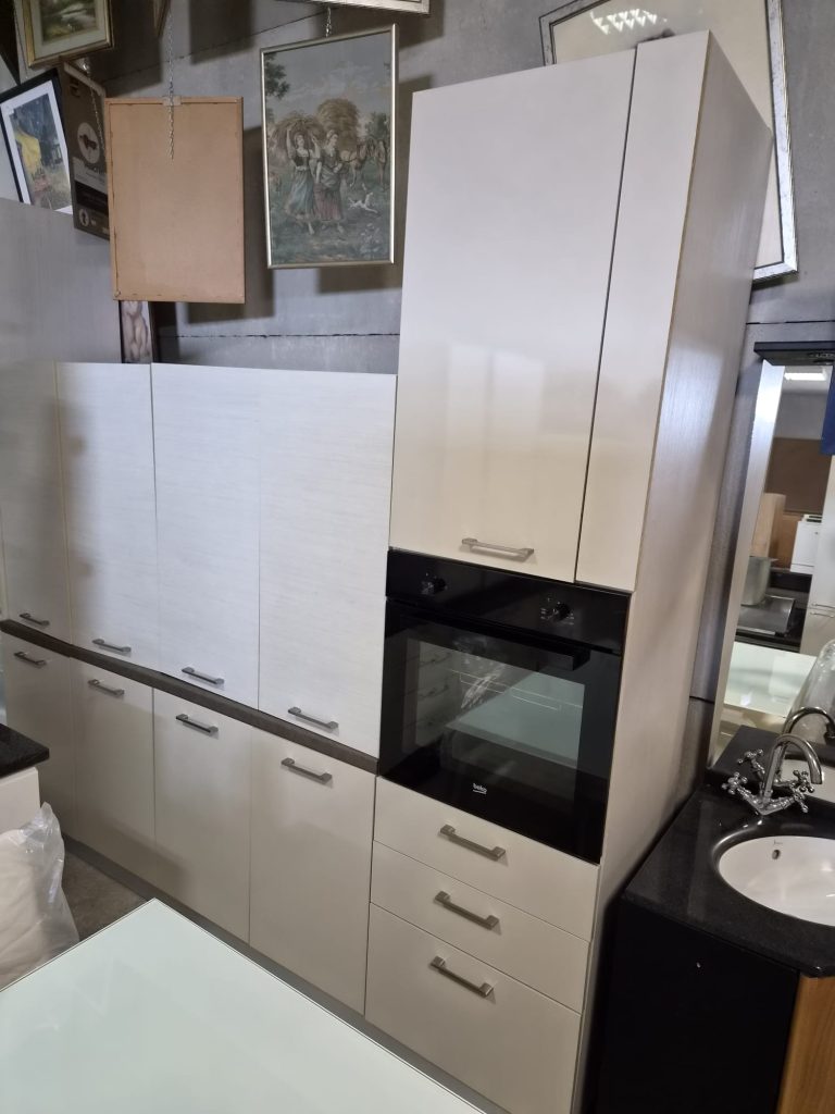 Cucina Completa Di Elettrodomestici Usata 1095