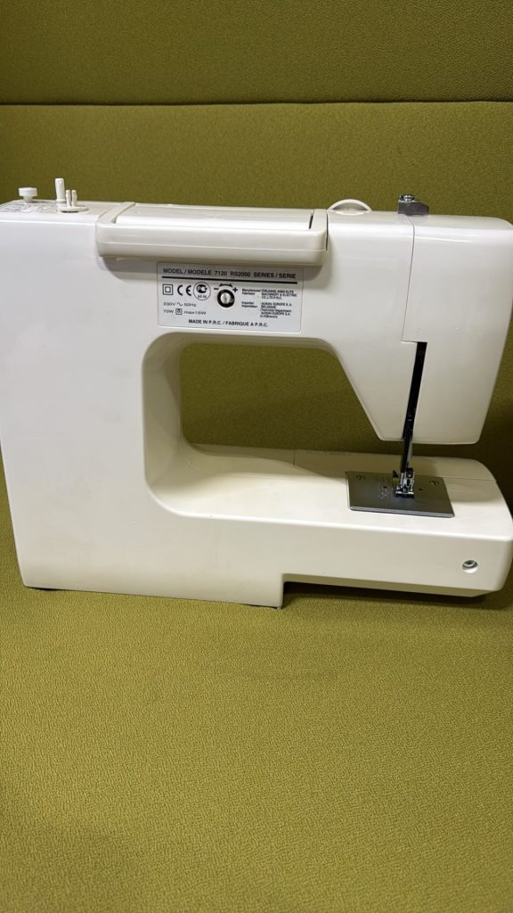 MACCHINA DA CUCIRE TOYOTA 7120 Usato 4674