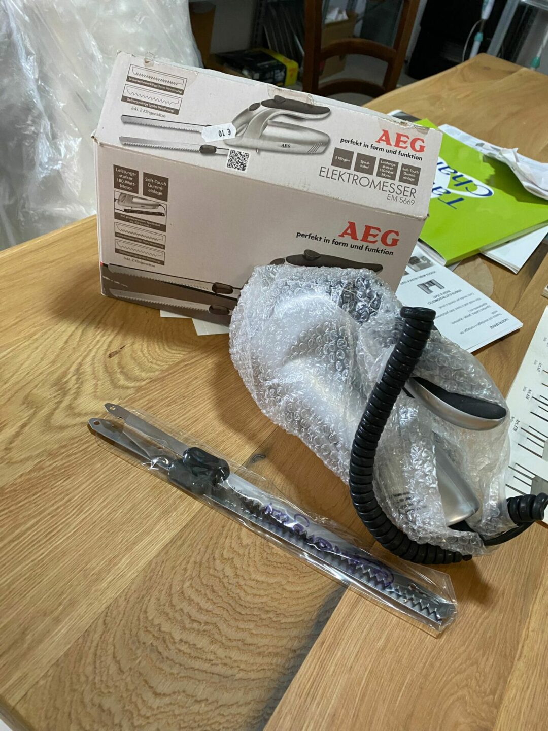 Coltello elettrico aeg S-112 - immagine 2