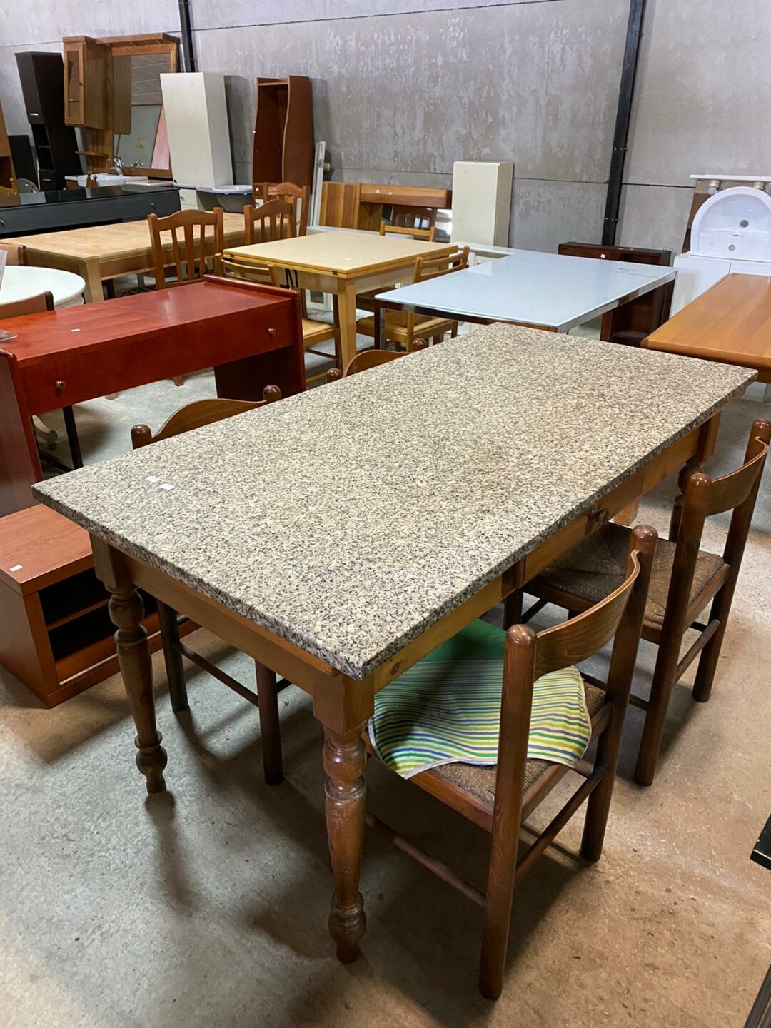 Tavolo in marmo con base in legno S-233