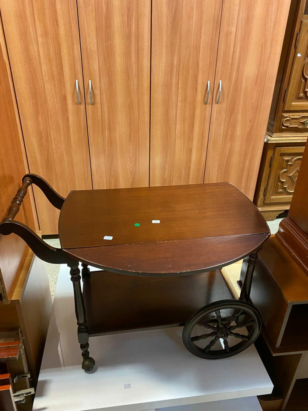 Mobile carrello in legno con le ruote S-285