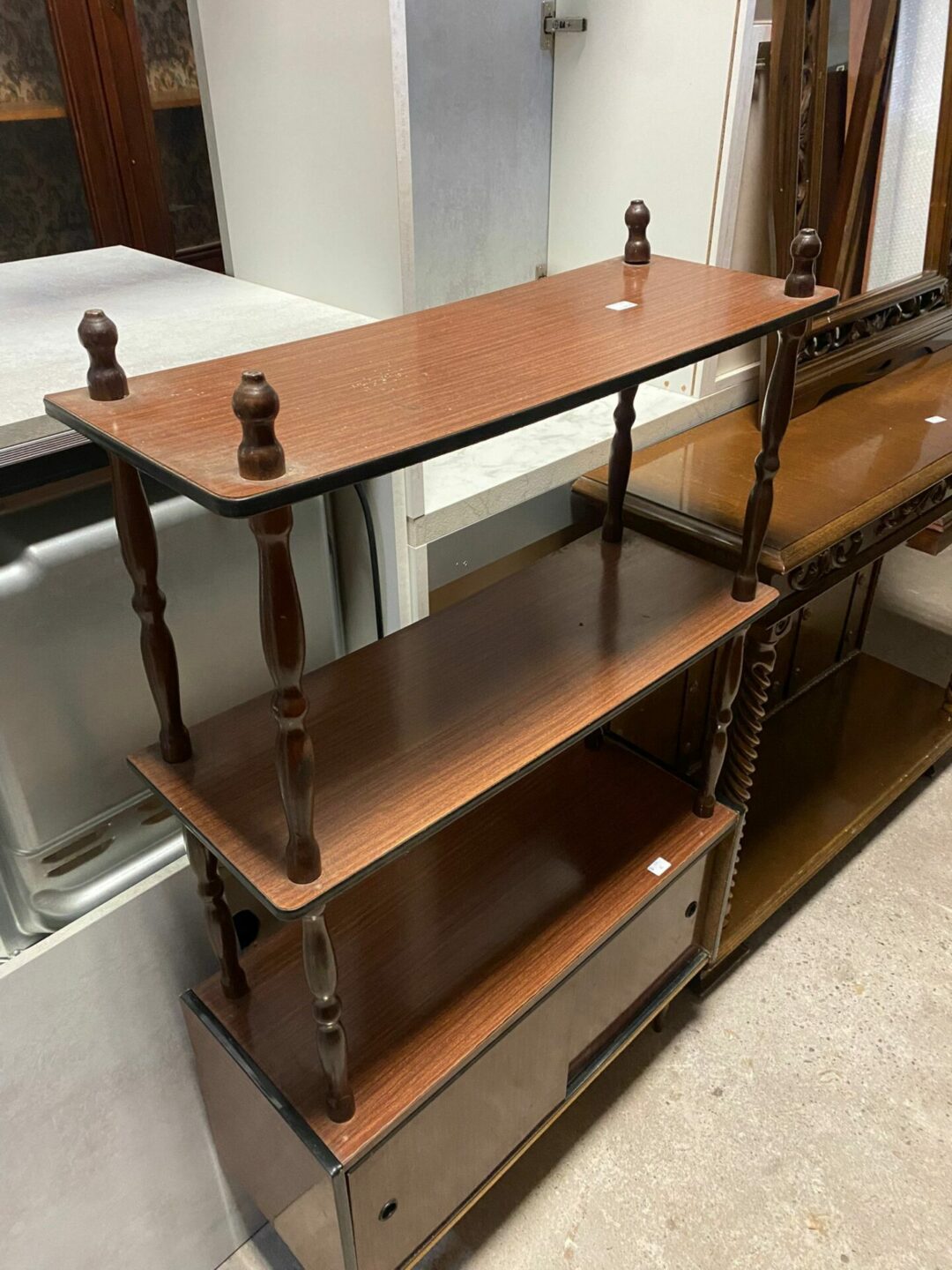 Mobiletto con 2 ripiani S-444