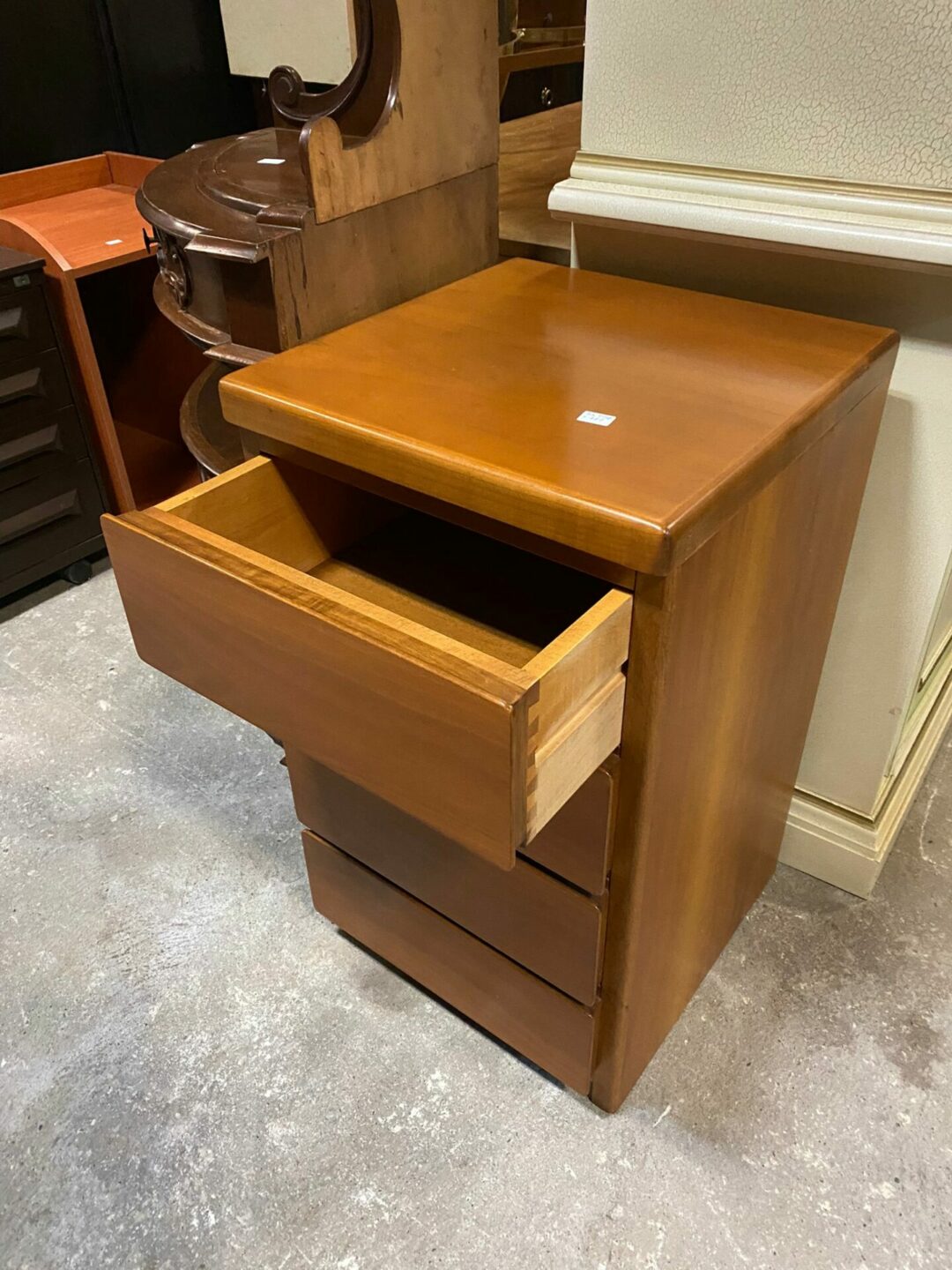 Comodino in legno 4 cassetti S-481 - immagine 4