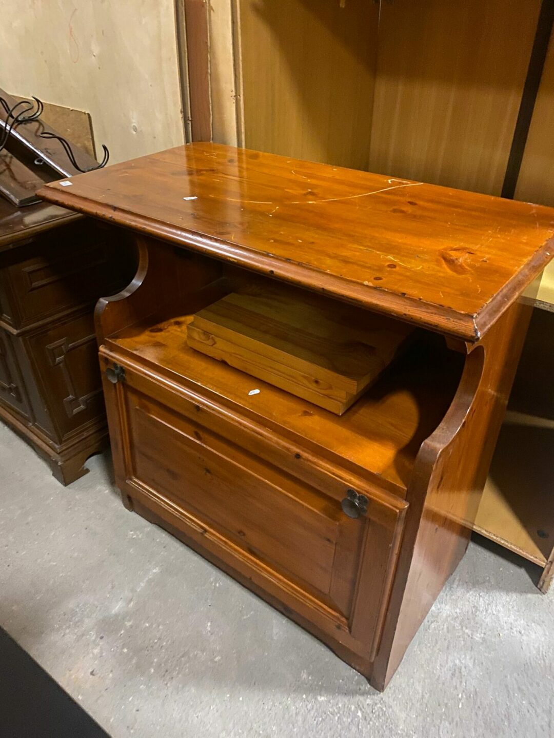 Mobile in legno con 1 anta S-597