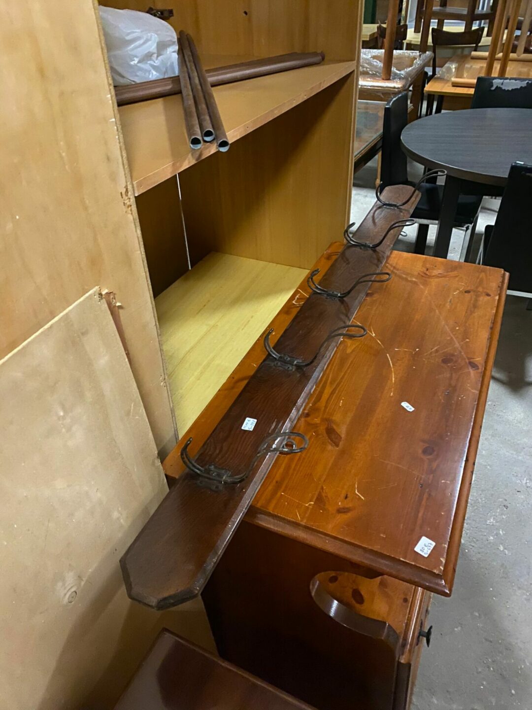 Appendi abiti legno da muro S-598 - immagine 2