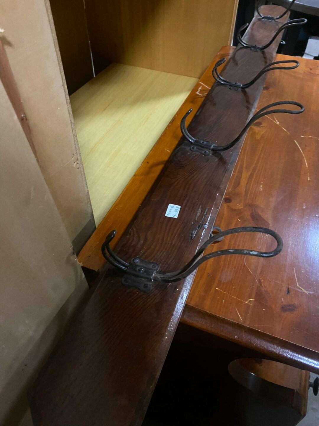 Appendi abiti legno da muro S-598