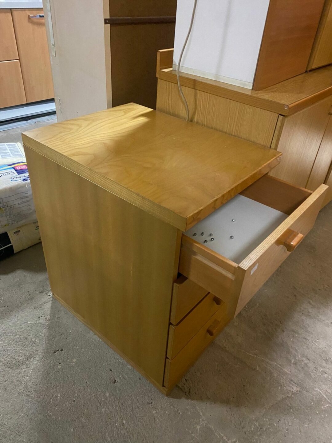 Comodino in legno con 4 cassetti S-622 - immagine 2
