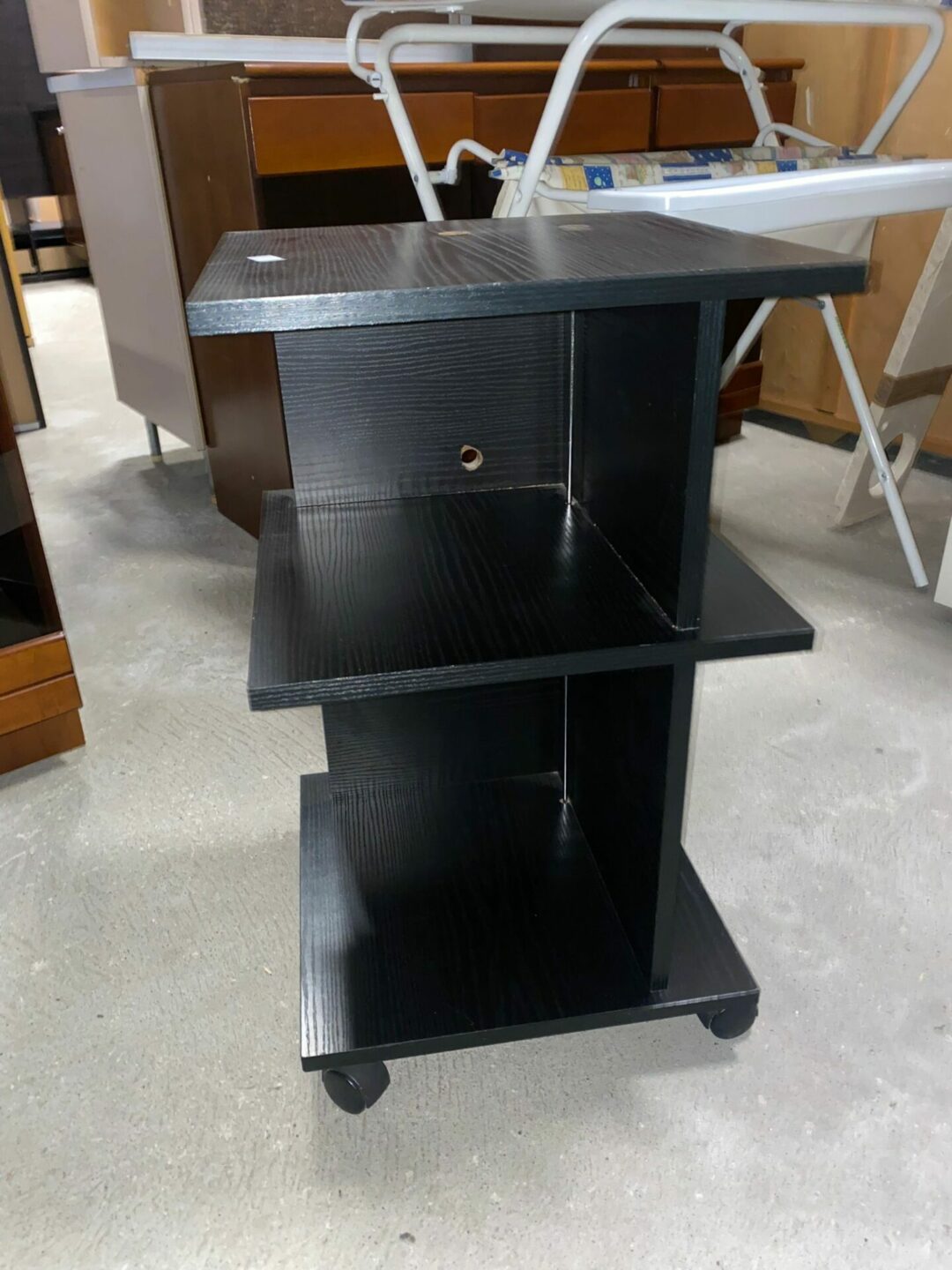 Mobiletto nero basso con ripiani S-645 - immagine 2