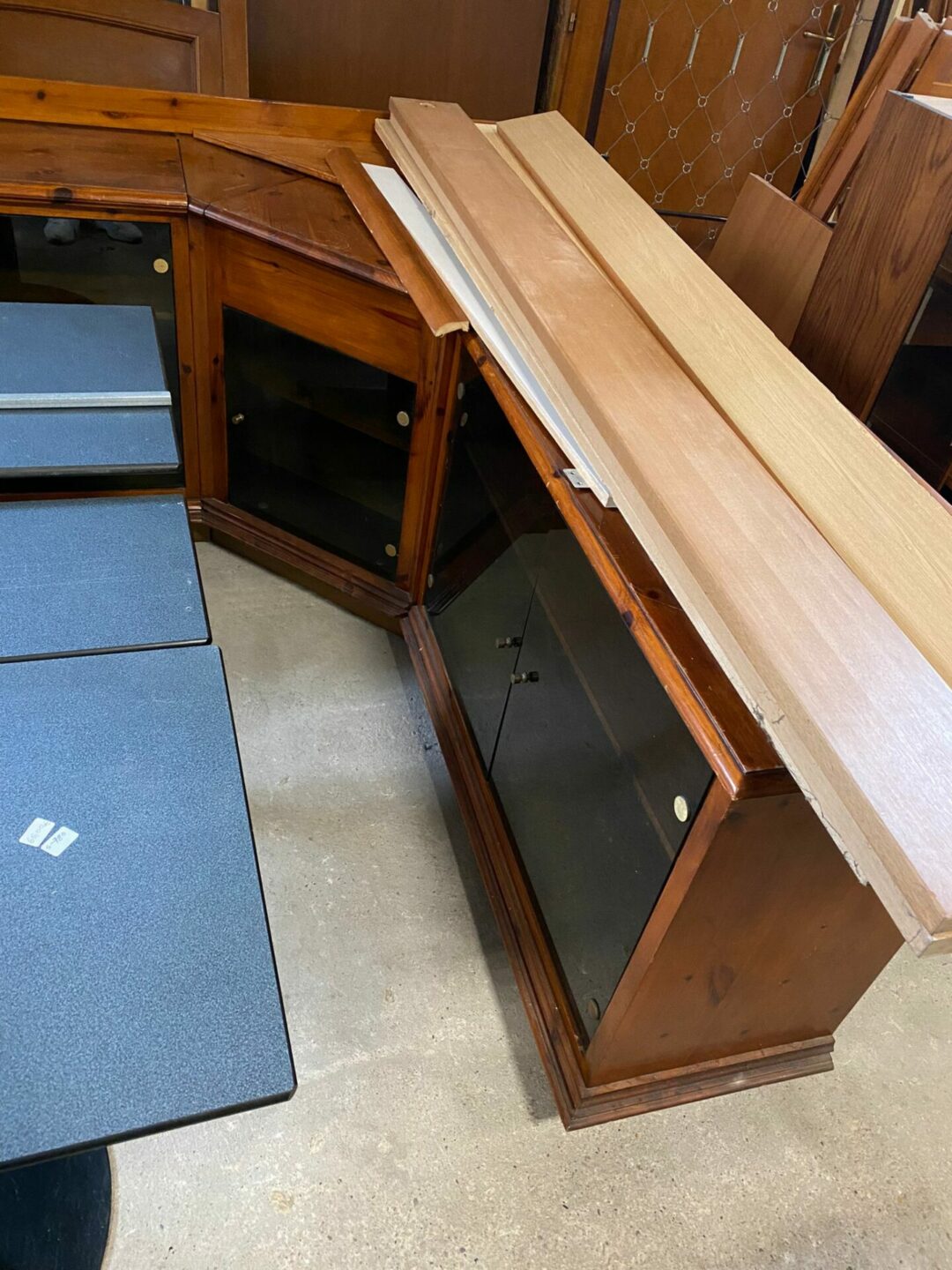 Mobile in legno angolare basso con vetrina S-779 - immagine 4