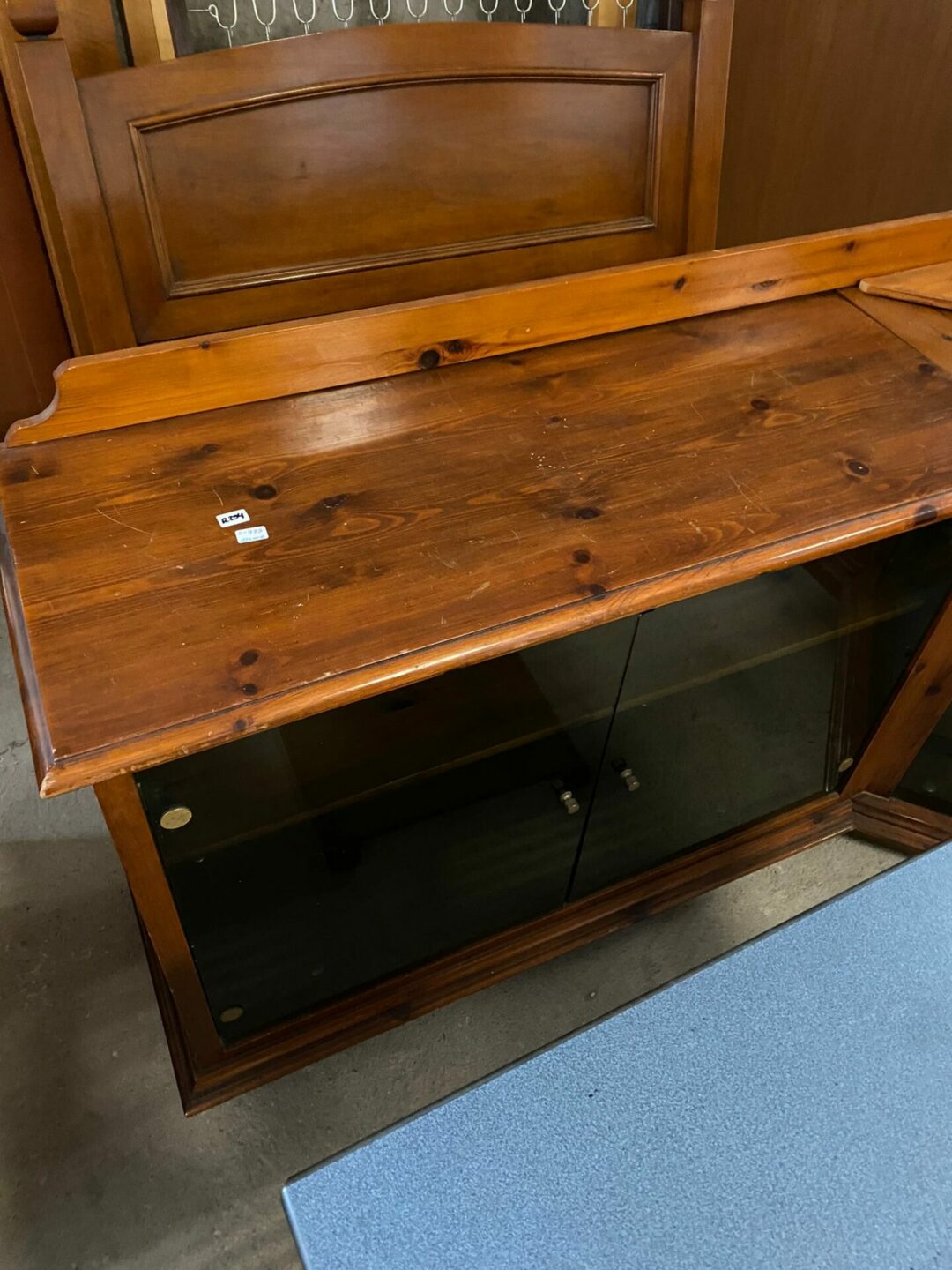 Mobile in legno angolare basso con vetrina S-779 - immagine 3