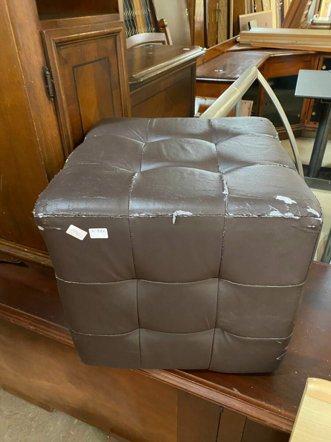 Pouf piccolo in semipelle S-786