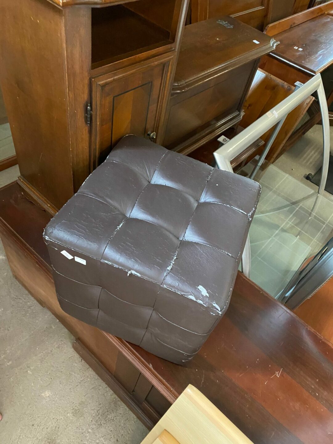 Pouf piccolo in semipelle S-786 - immagine 3