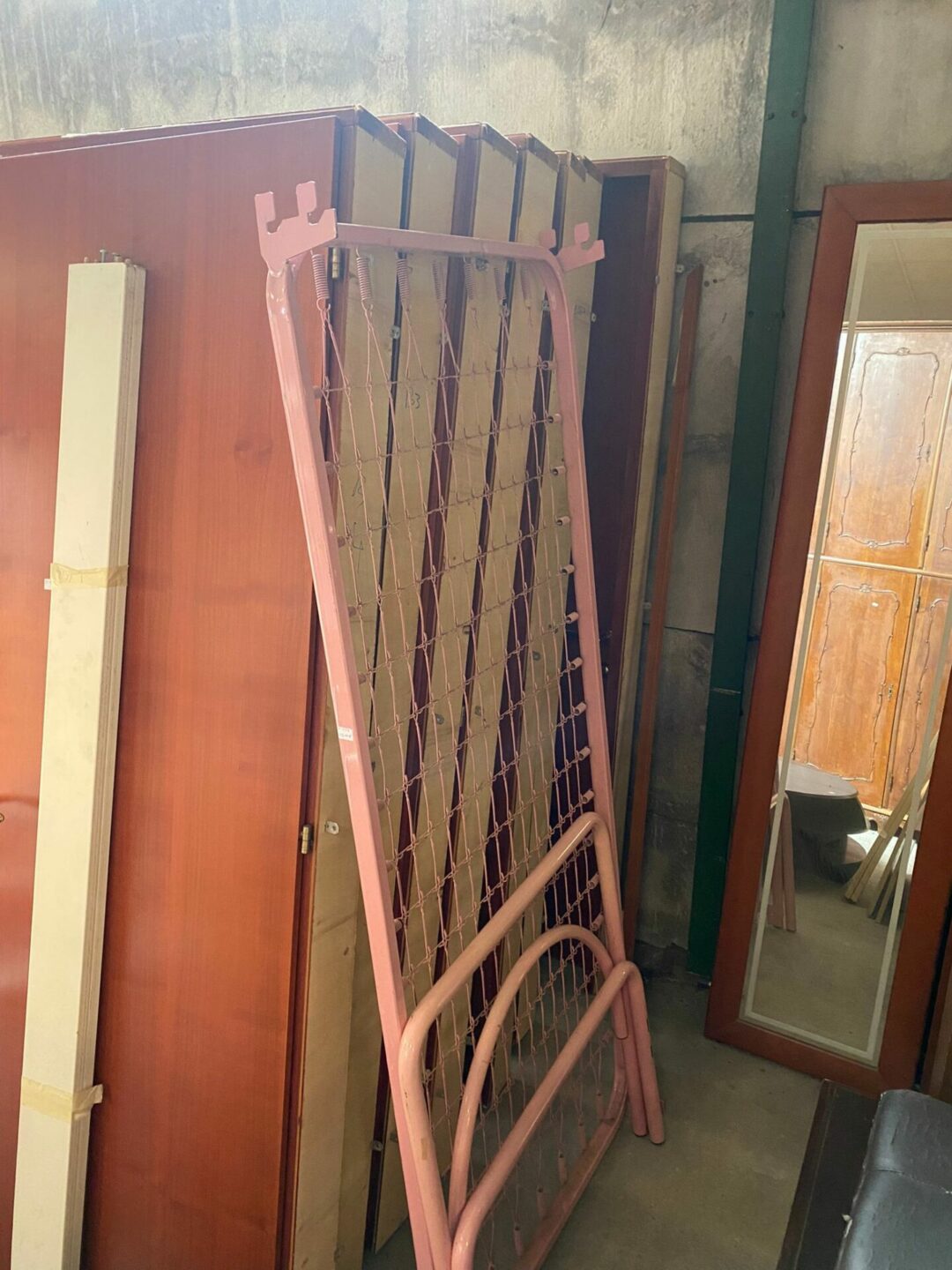 Struttura letto singolo usato rosa con rete S-794 - immagine 2