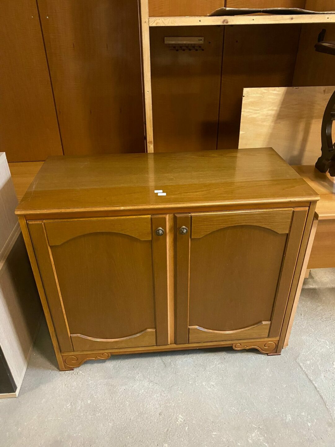 Mobile basso in legno 2 ante S-829