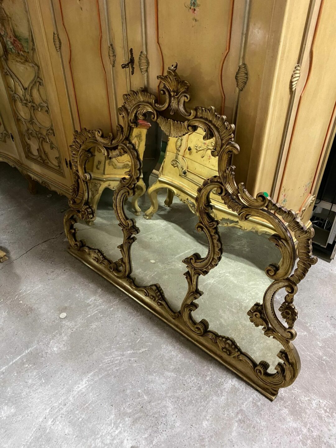 Camera da letto barocco veneziana completa di comó e comodini, specchiera, e testata letto matrimoniale S 1423 - immagine 9