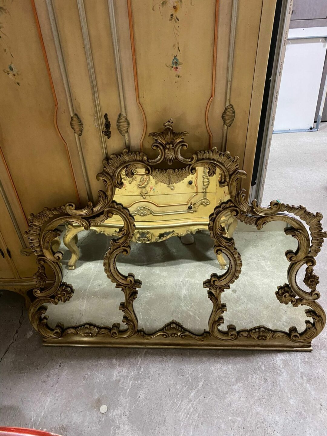 Camera da letto barocco veneziana completa di comó e comodini, specchiera, e testata letto matrimoniale S 1423 - immagine 7
