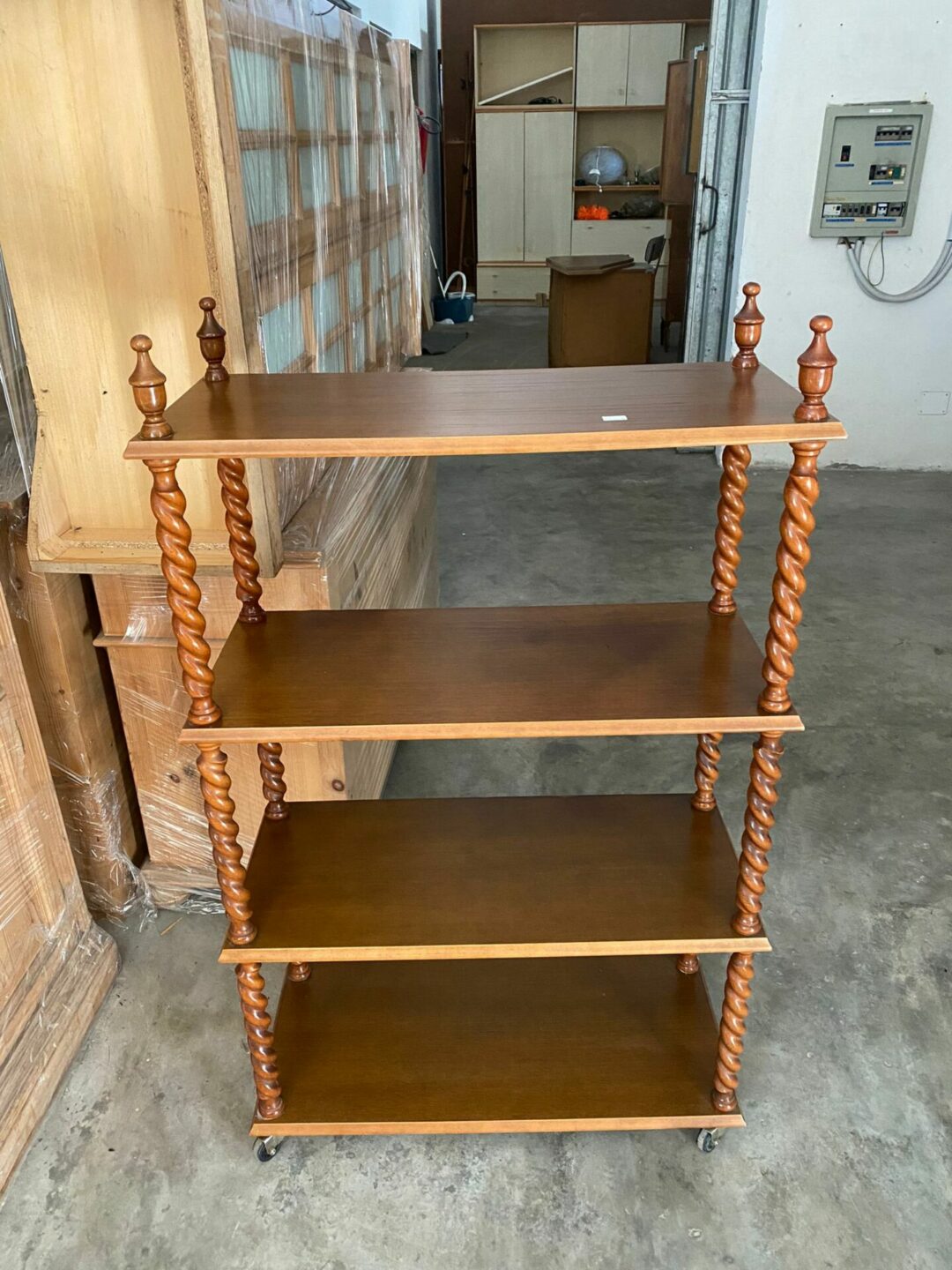 Scaffale in legno a carrello S-1192
