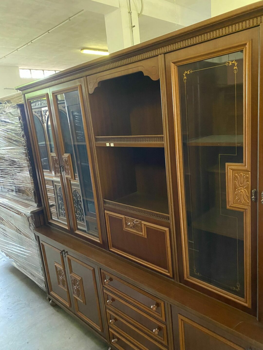 Mobile credenza in legno con vetrina S-1214 - immagine 4