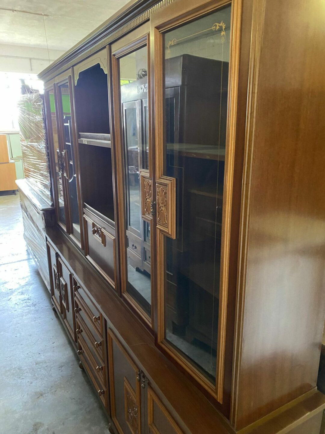 Mobile credenza in legno con vetrina S-1214 - immagine 3