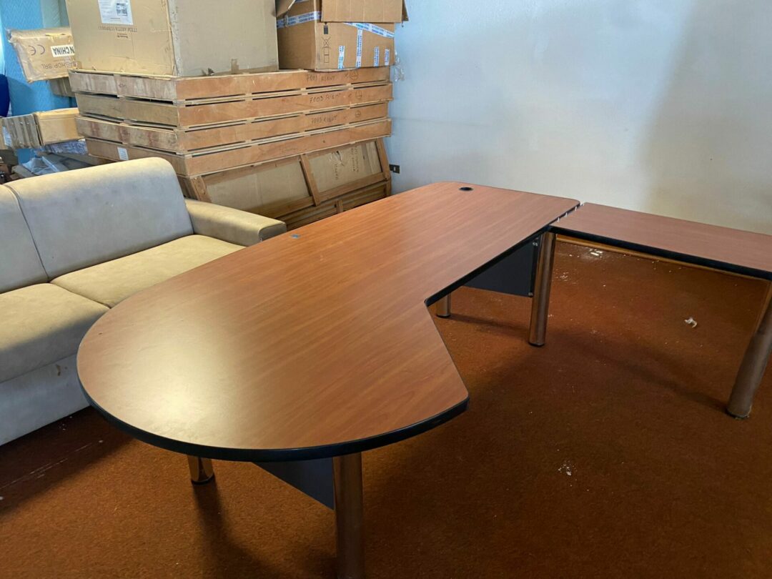 Scrivania usata in legno con angolo S-1222
