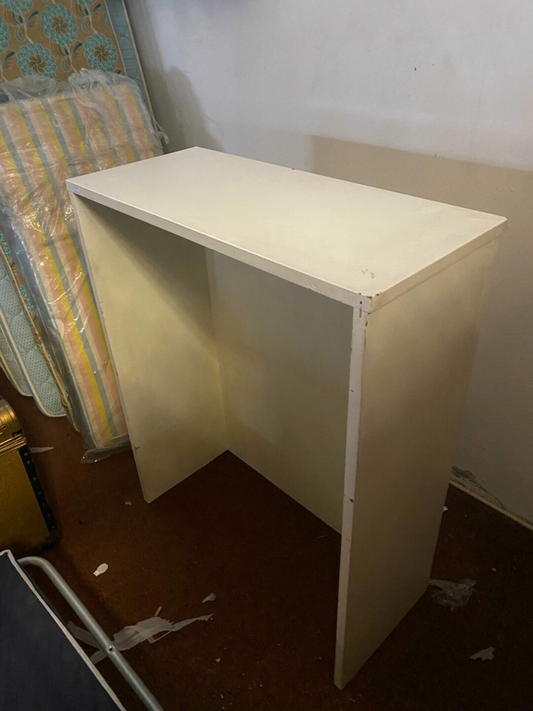 Mobile copri termosifone in legno bianco S-1262 ( IN REGALO )