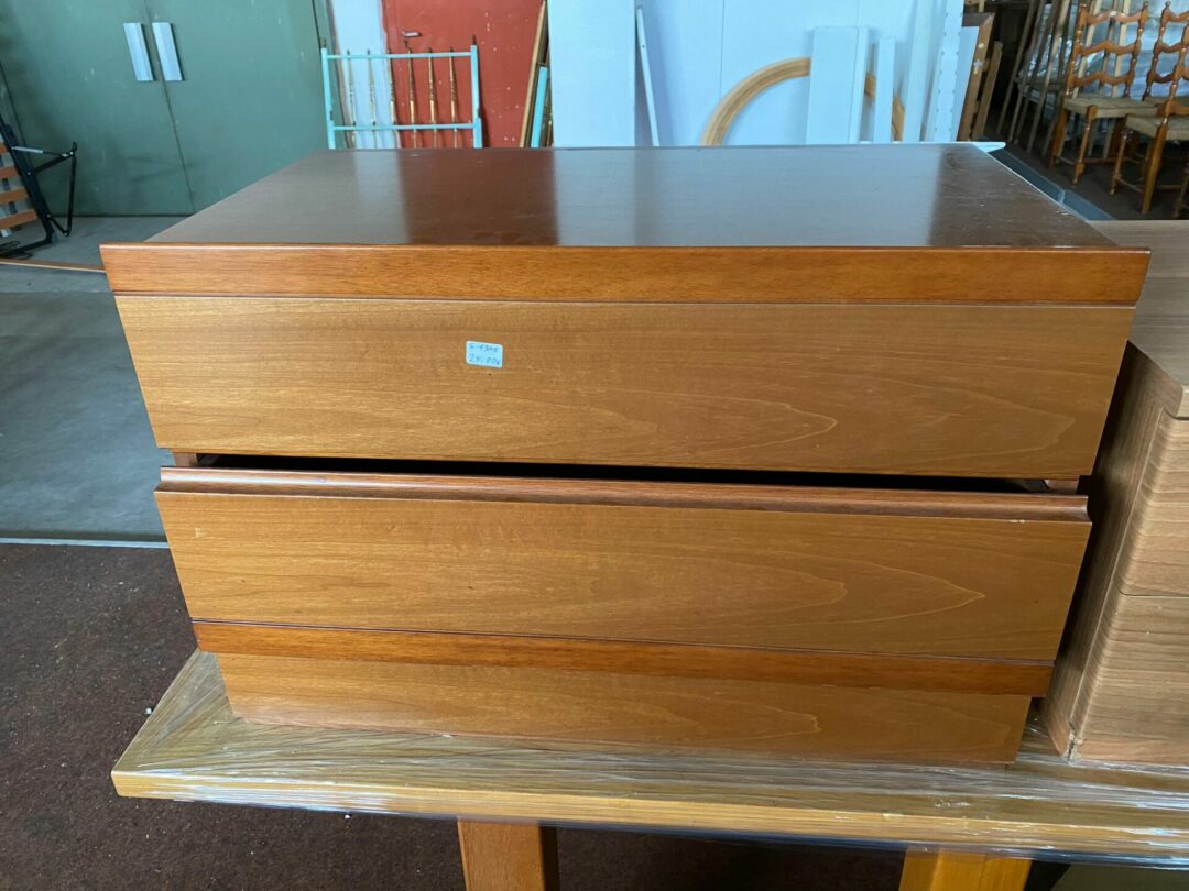 Comodino con 3 cassetti in legno S-1305
