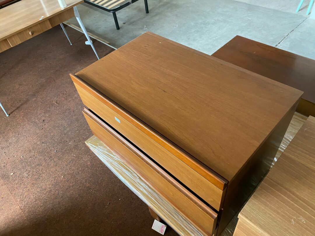 Comodino con 3 cassetti in legno S-1305 - immagine 3