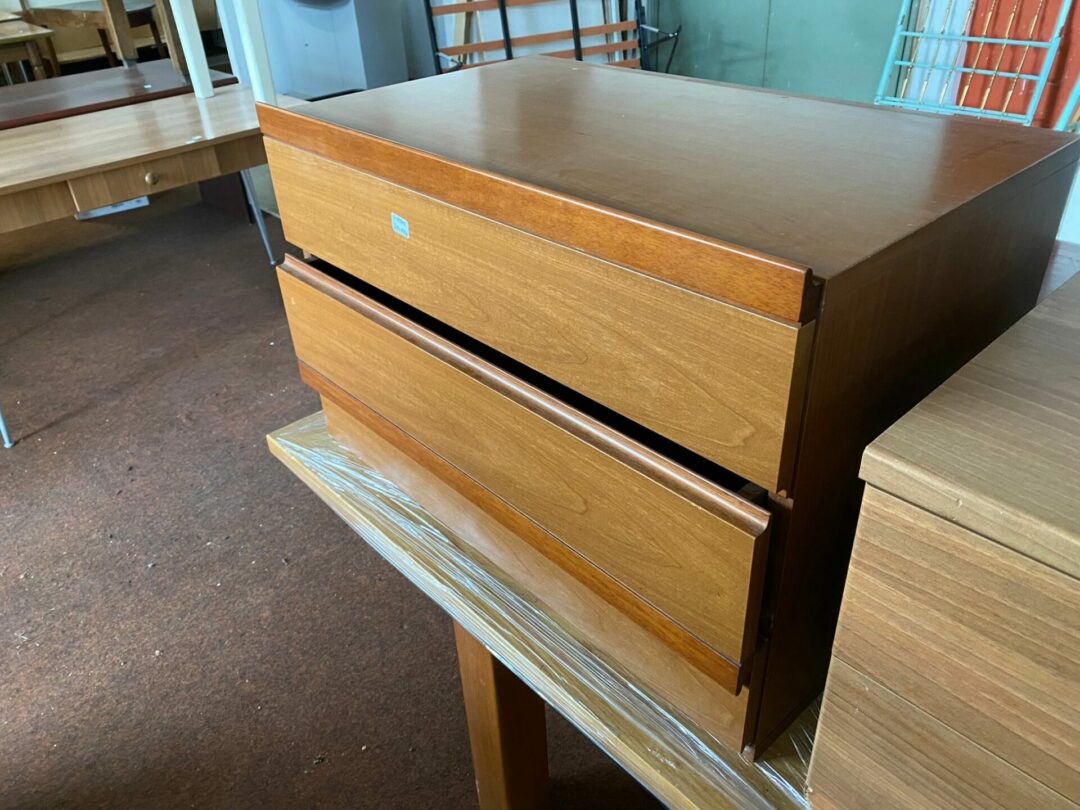 Comodino con 3 cassetti in legno S-1305 - immagine 4