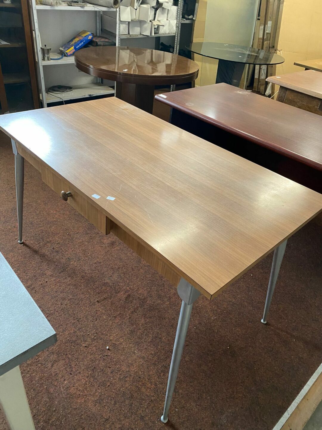 Tavolo con gambe in ferro e cassetto centrale S-1307