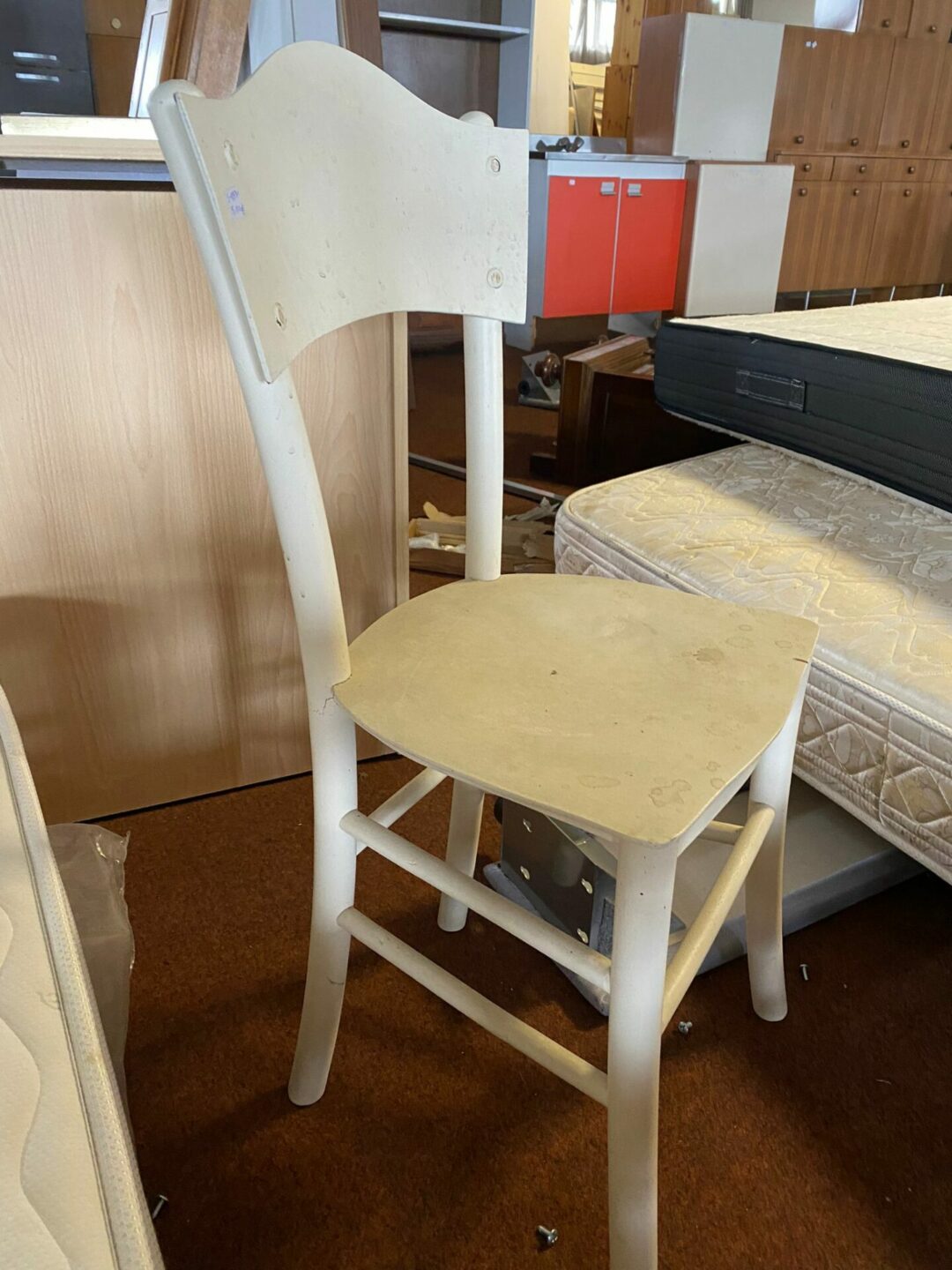 Sedia singola bianca in legno S-1331