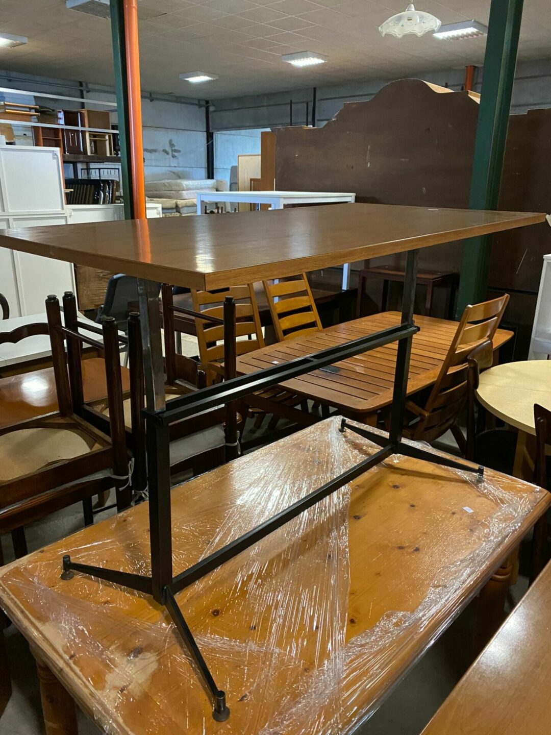 Tavolo con base in legno e struttura in ferro S 1383 - immagine 2