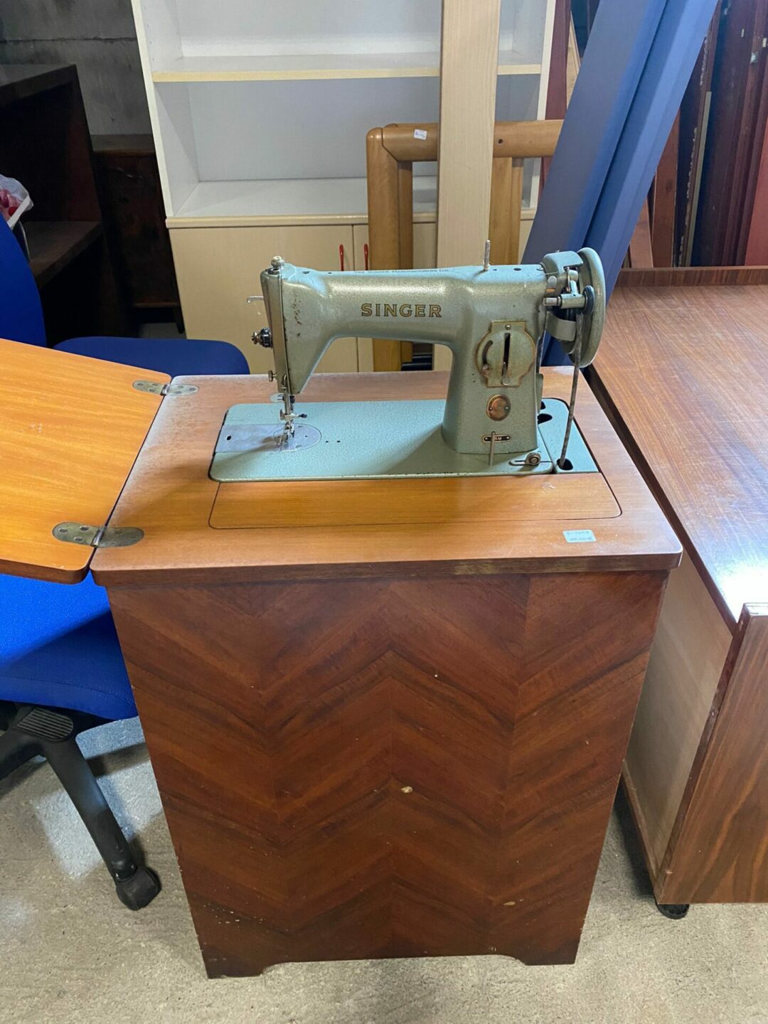 Macchina da cucire singer con mobile in legno S 1407