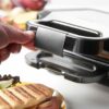 Russell Hobbs Tostiera Potenza 750W con Piedini Antiscivolo e Piastre rimovibili colore Nero Inox - 26810-56 - immagine 8