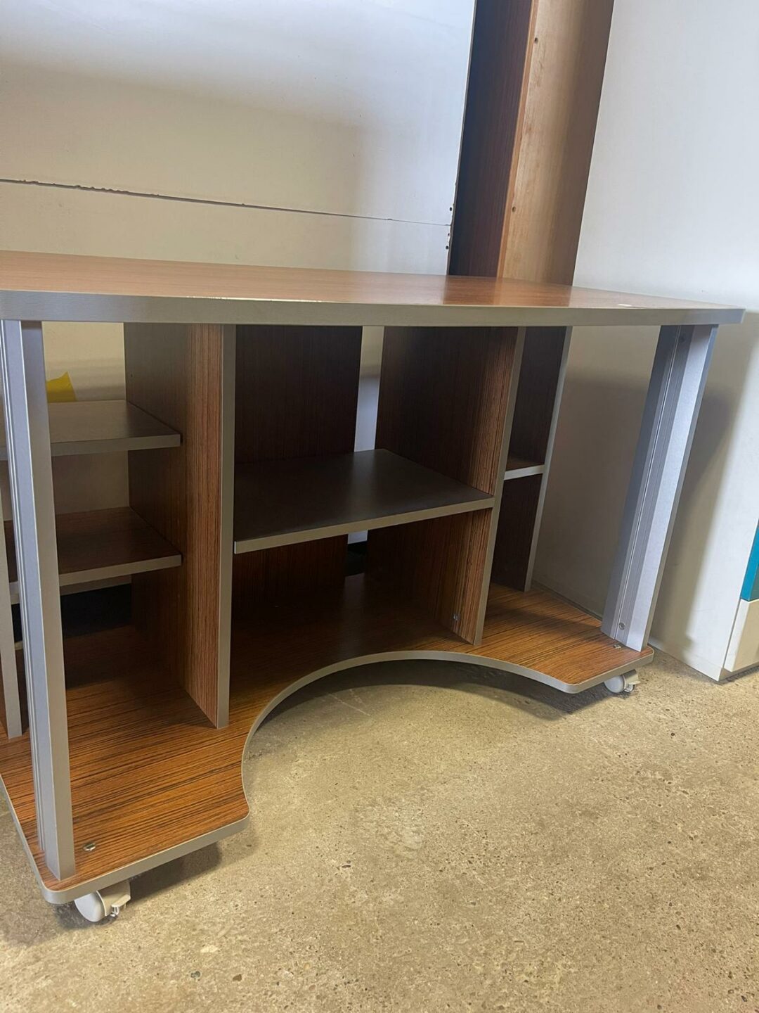 Scrivania lineare con le ruote S 1509 - immagine 3