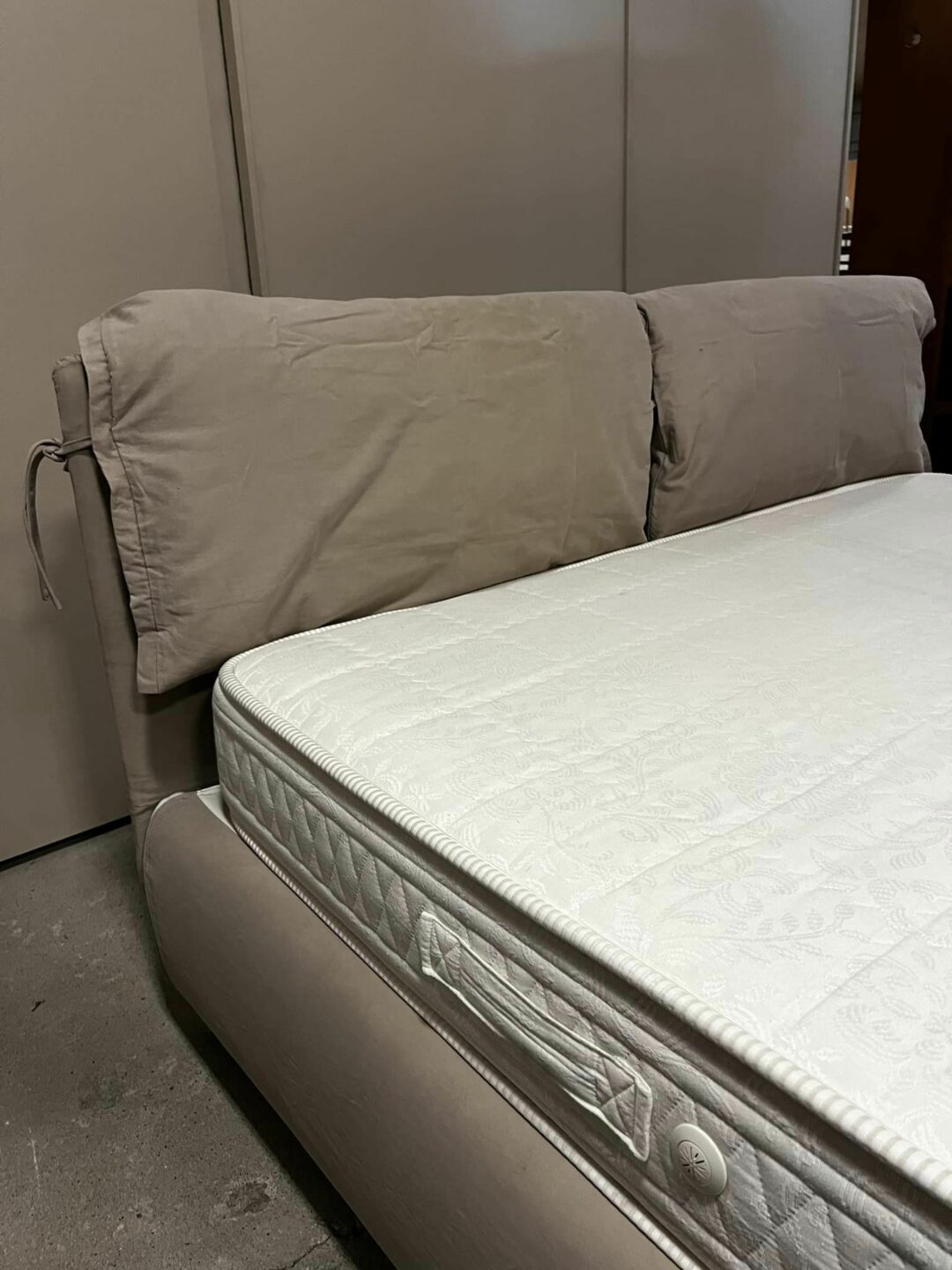 Camera da letto completa di armadio 3 ante scorrevoli , letto sfoderabile matrimoniale con rete e materasso c.v. Art. 146 S 1863 - immagine 5