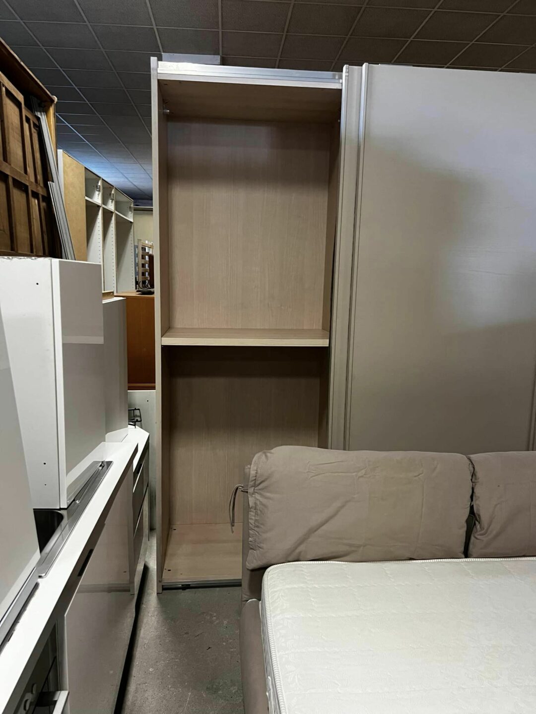 Camera da letto completa di armadio 3 ante scorrevoli , letto sfoderabile matrimoniale con rete e materasso c.v. Art. 146 S 1863 - immagine 6