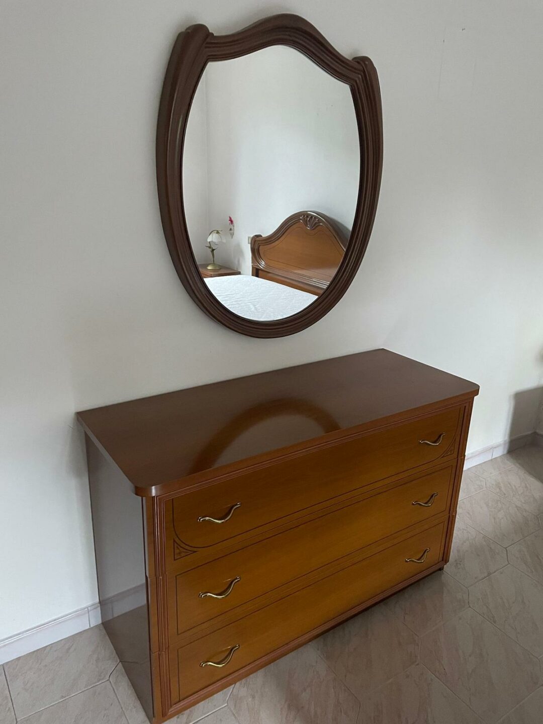 Camera da letto matrimoniale in legno massiccio completa di armadio 6 ante, letto matrimoniale con rete a doghe, 2 comodini, comó S 1809 - immagine 5