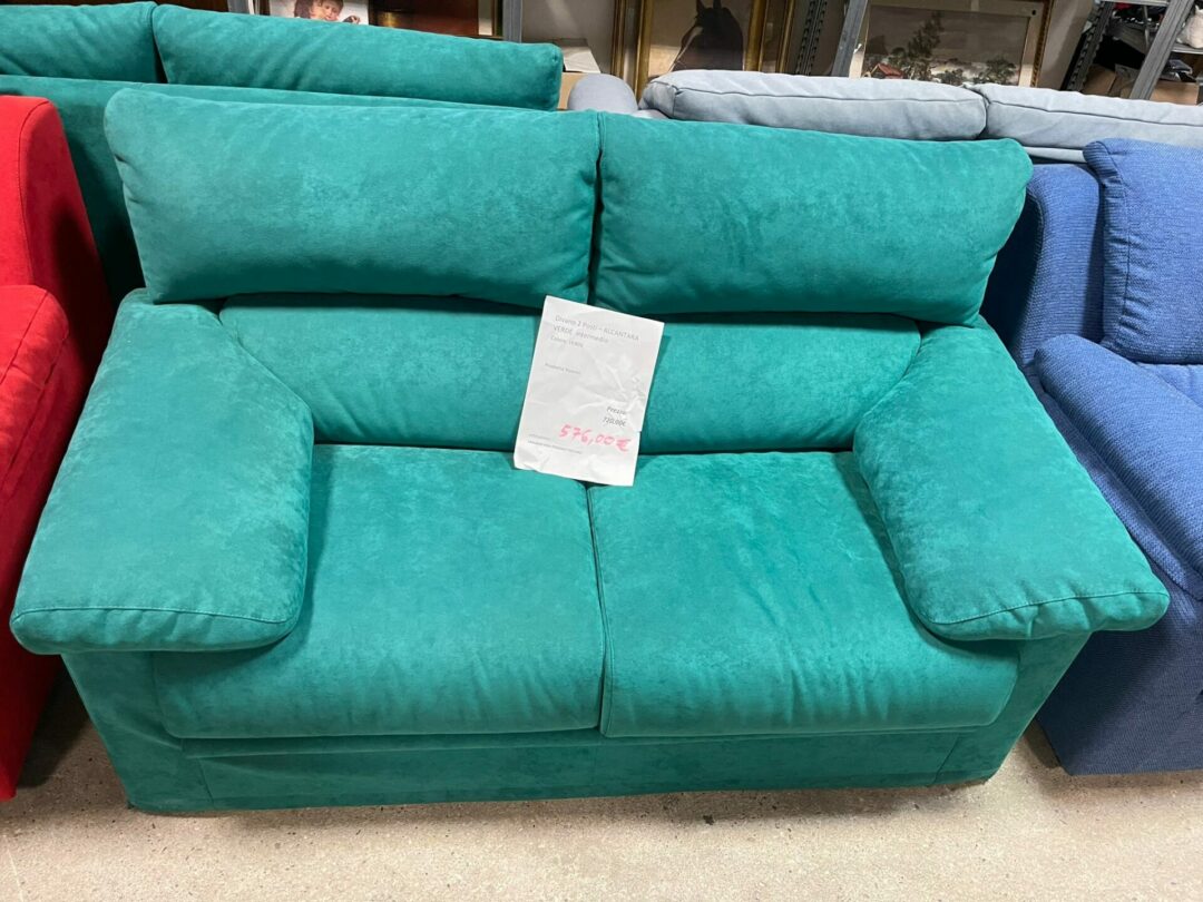Divano nuovo 2 posti alcantara colore verde intermedio made in italy S 1596
