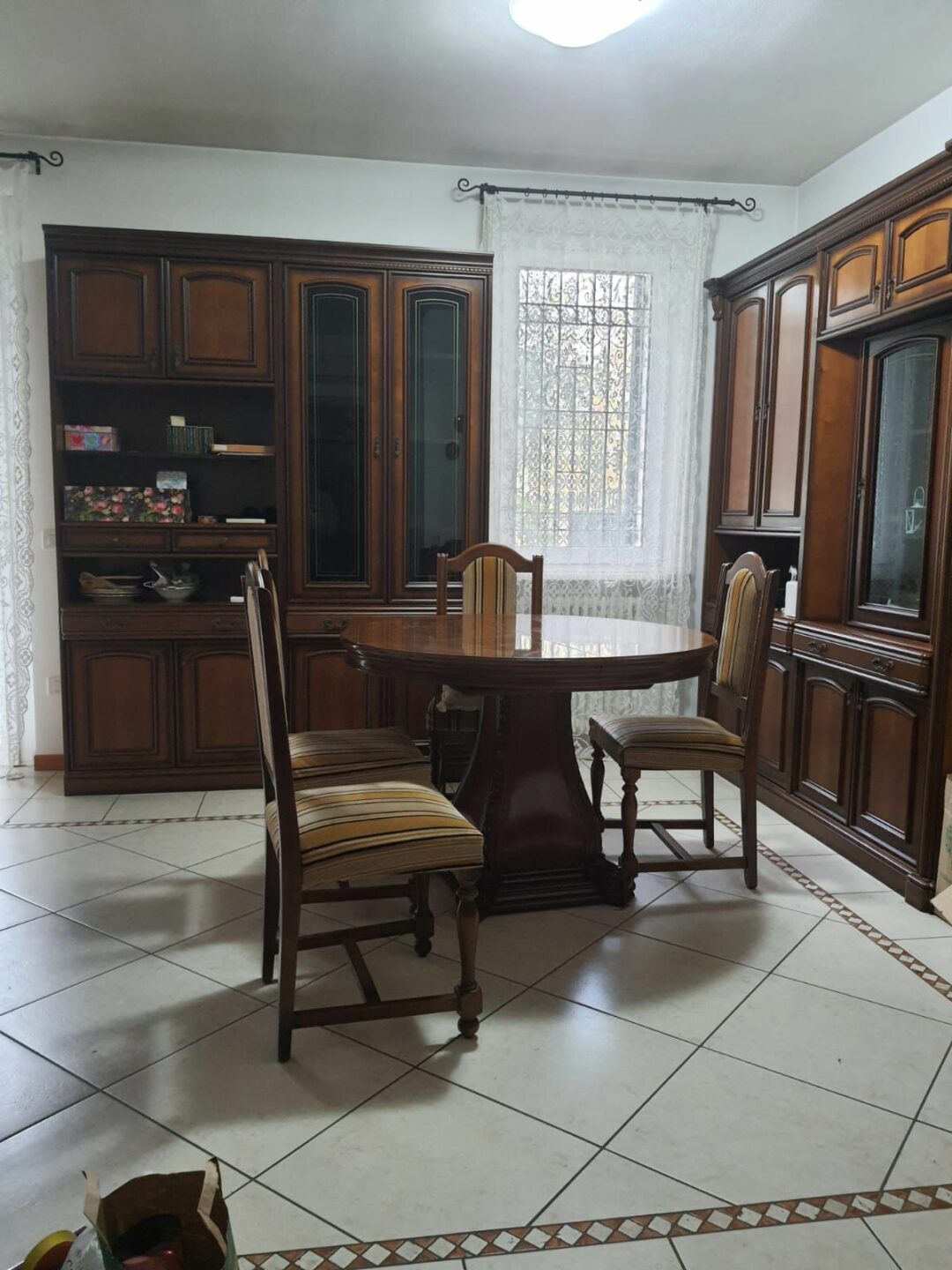 Tavolo allungabile tondo in legno massiccio senza sedie S 1778