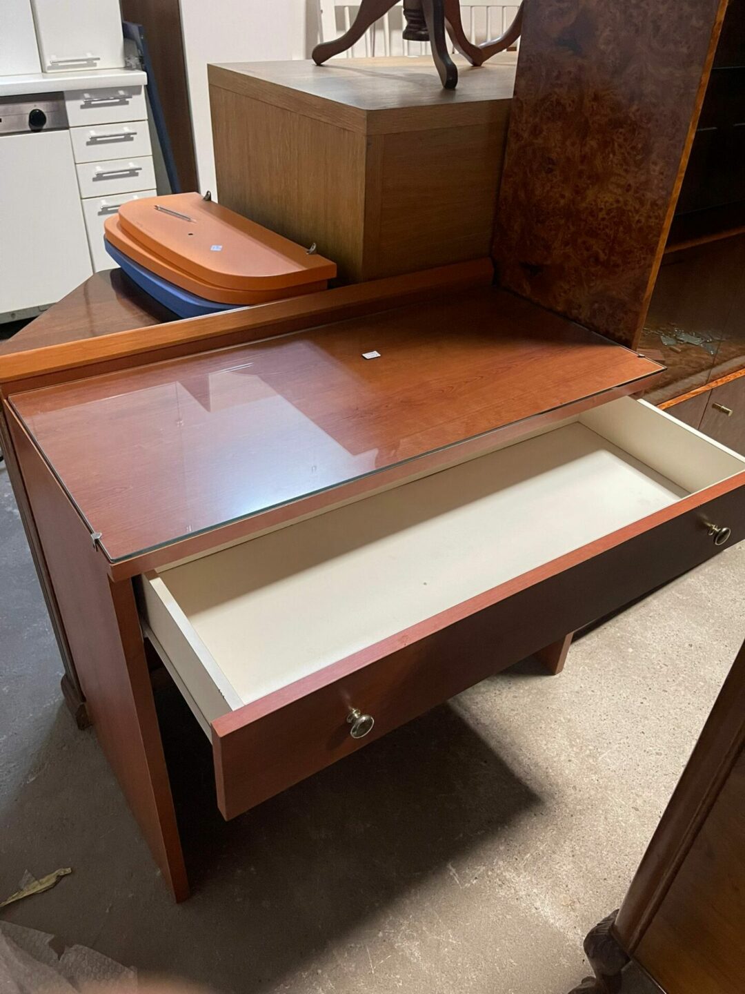 Scrivania in legno con cassetto con piano in vetro sopra S 1799 - immagine 2
