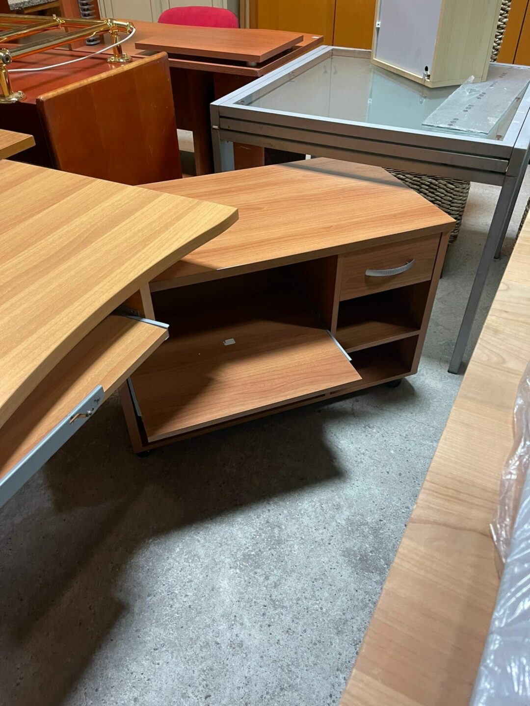 Scrivania composto da 2 componenti in legno con vari accessori c.v. Art.147 S 1907 - immagine 4