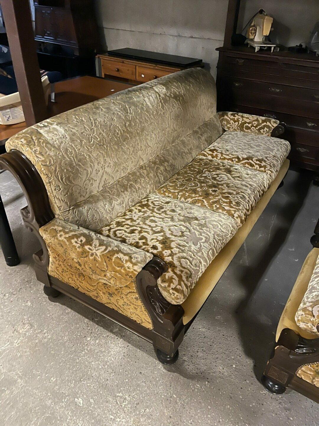 Set divano 3 posti con 2 poltrone in tessuto e legno massiccio S 1925