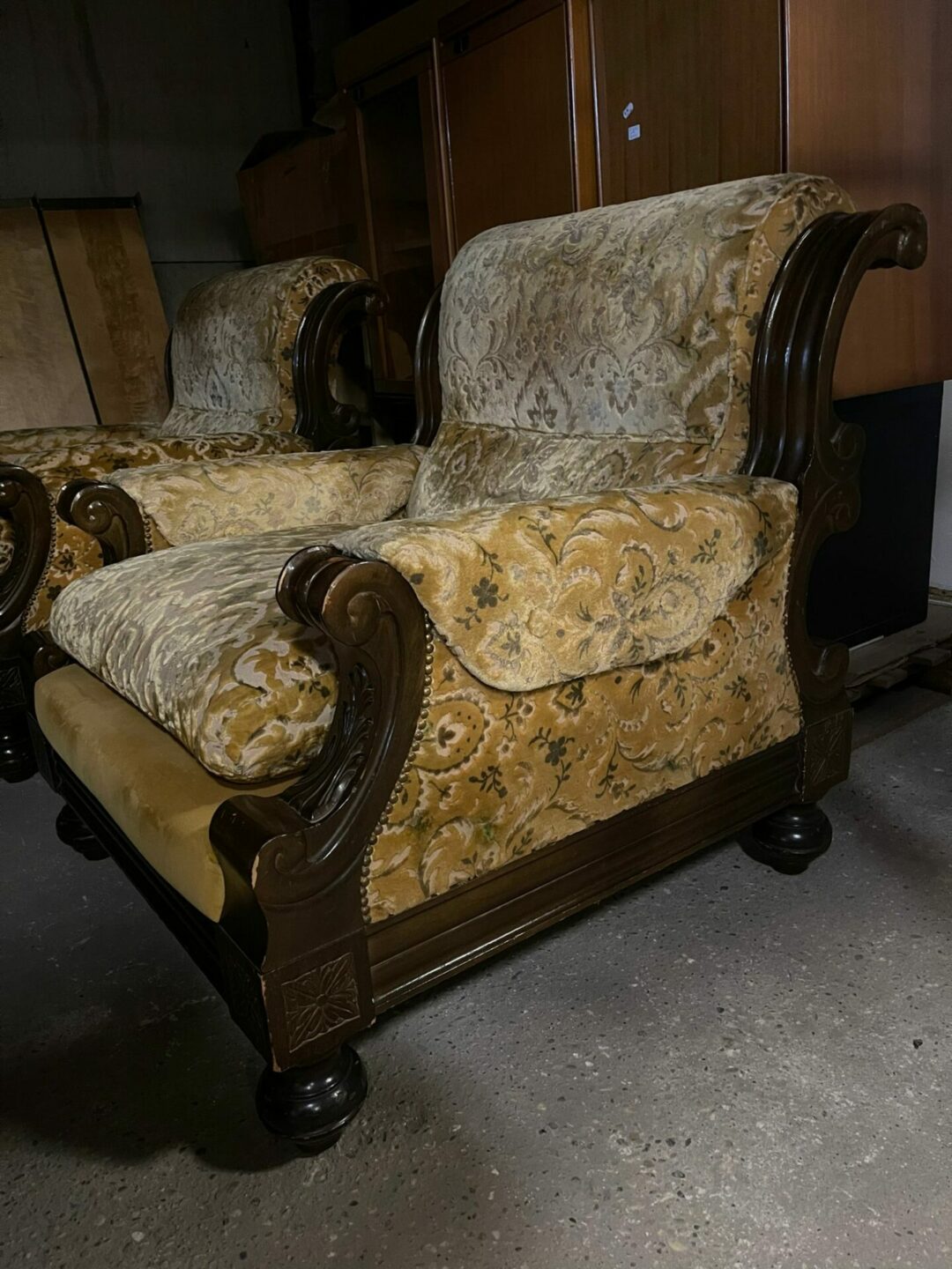 Set divano 3 posti con 2 poltrone in tessuto e legno massiccio S 1925 - immagine 4