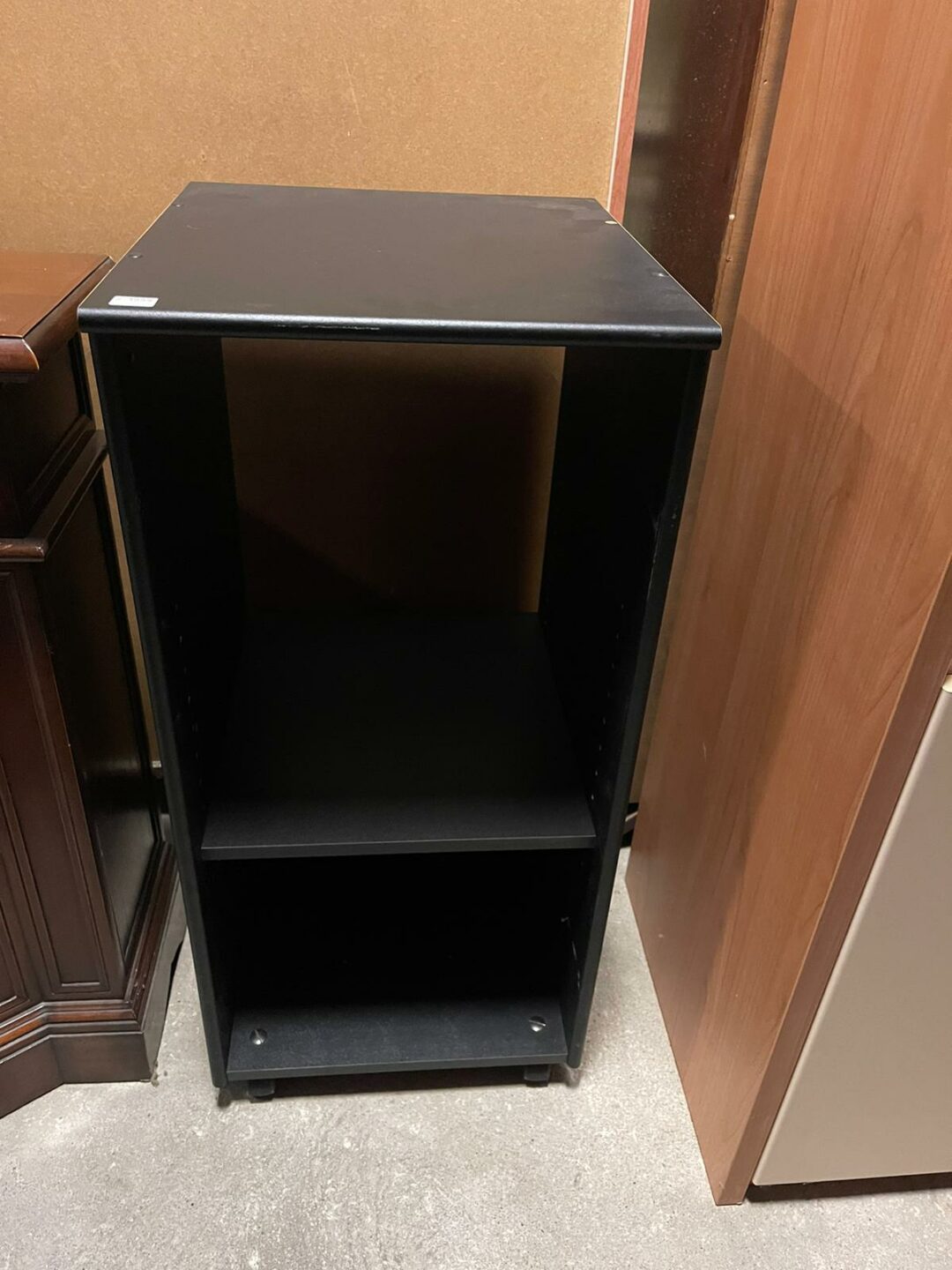 Mobiletto nero con ripiano e ruote S 1934 ( IN REGALO ) - immagine 2