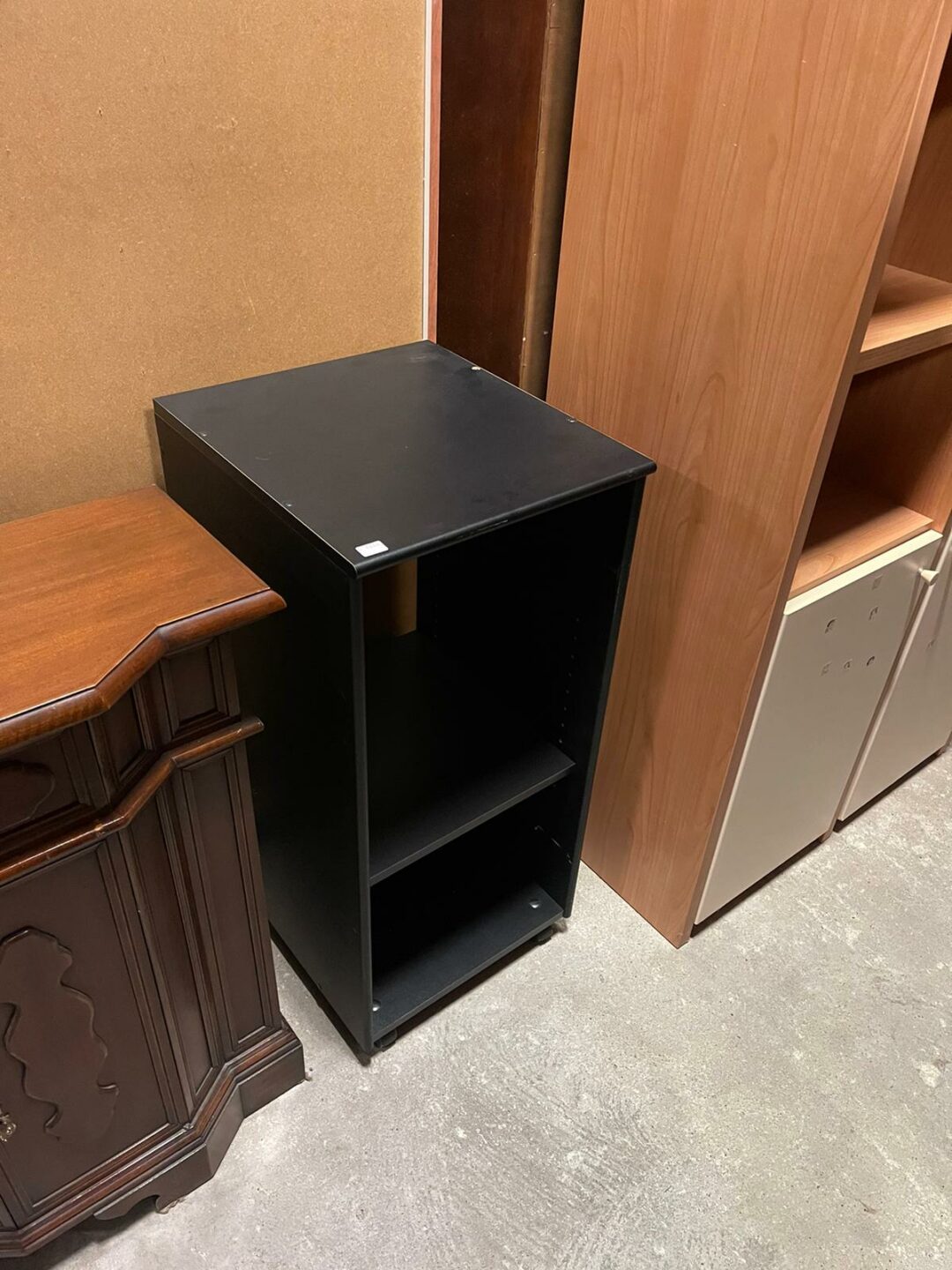 Mobiletto nero con ripiano e ruote S 1934 ( IN REGALO ) - immagine 3