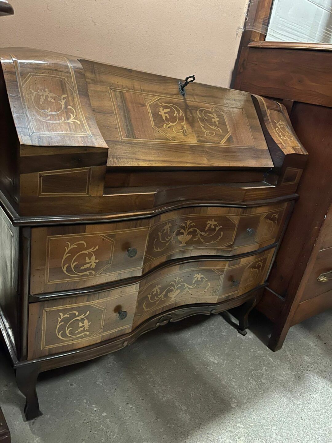 Ribaltina/comó con cassetti intarsiato in legno massiccio S 1939 - immagine 2