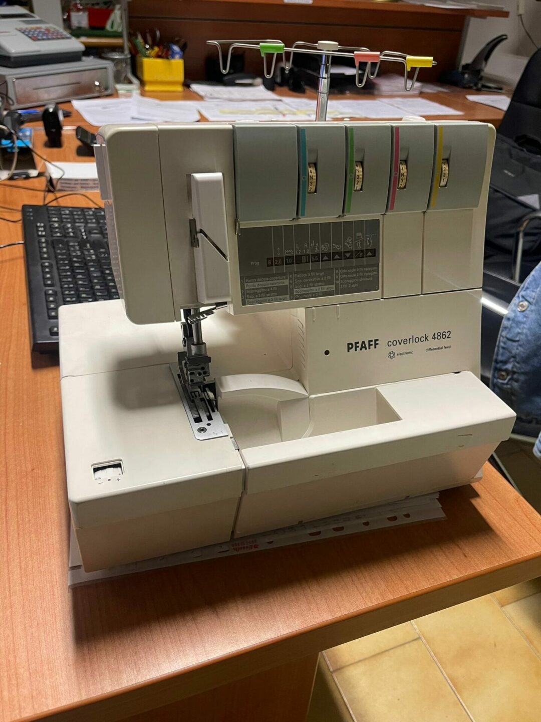 Macchina da cucire Pfaff coverlock 4862 S 1947